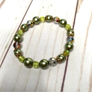 Vintage Y2K Green/ Gold Pearl Stone Beaded Bracelet - Great Condition